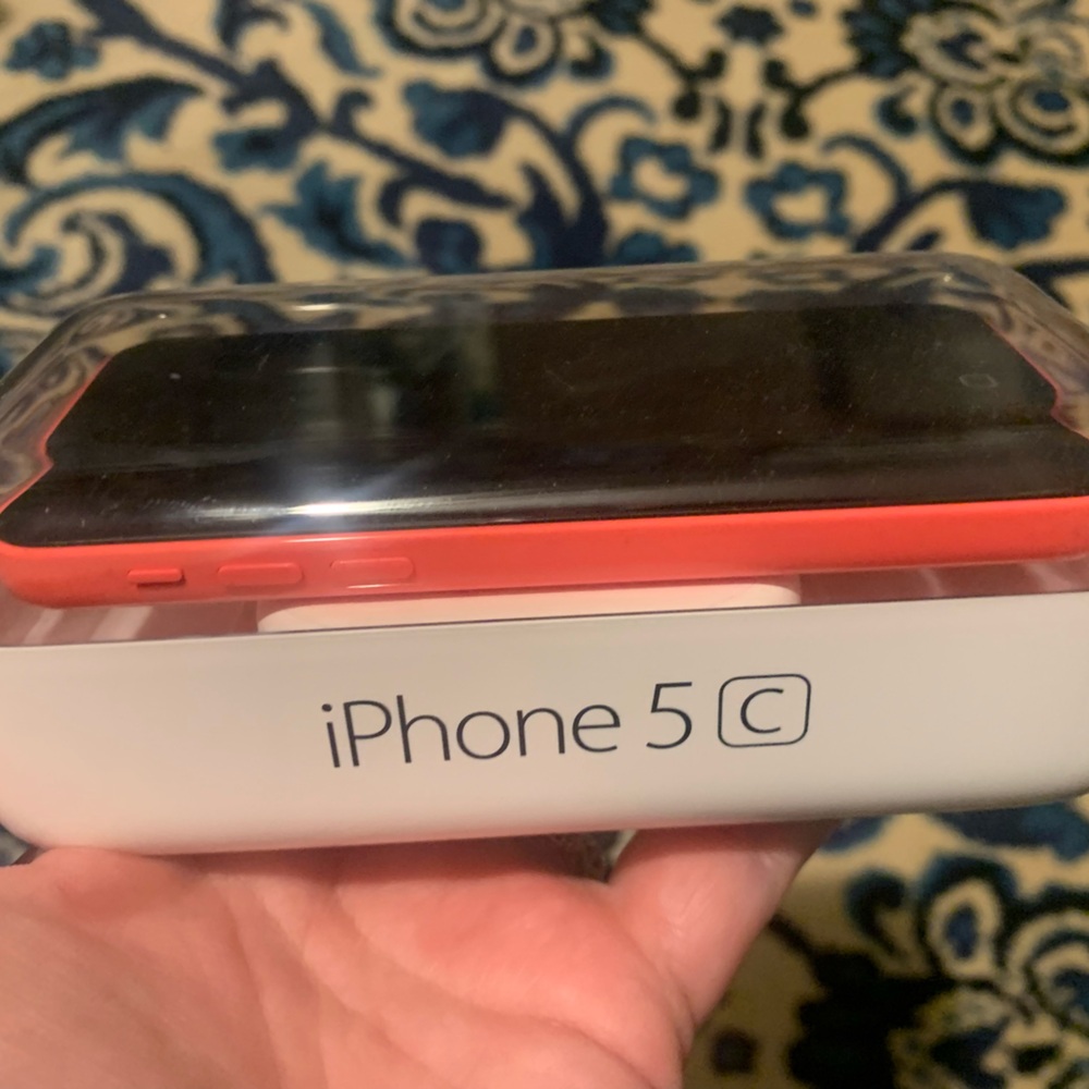iPhone 5c coral pink 🪸